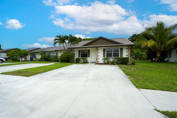 Backyard, Exterior, Facade, Ranch