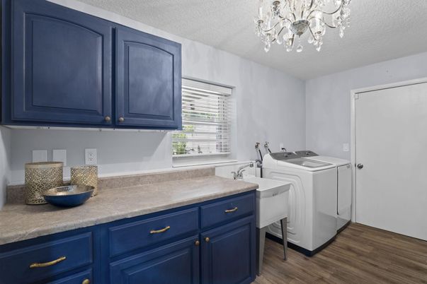 Chandelier, Interior, Washer, Wood Texture Flooring