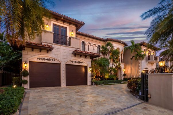 Attached, Exterior, Facade, Mediterranean