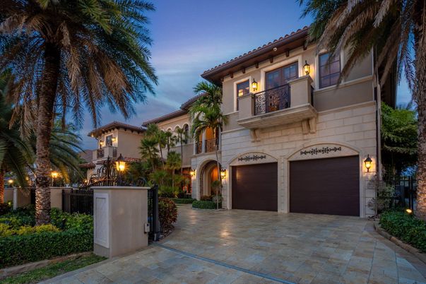 Attached, Exterior, Facade, Mediterranean