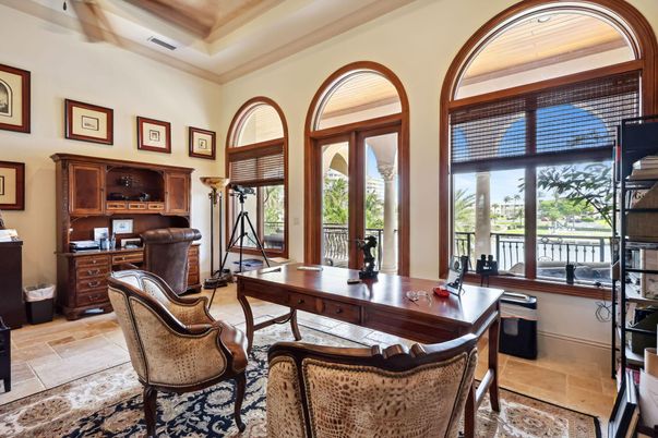 Home Office, Interior