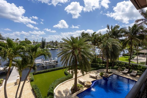 Exterior, Pool, Water