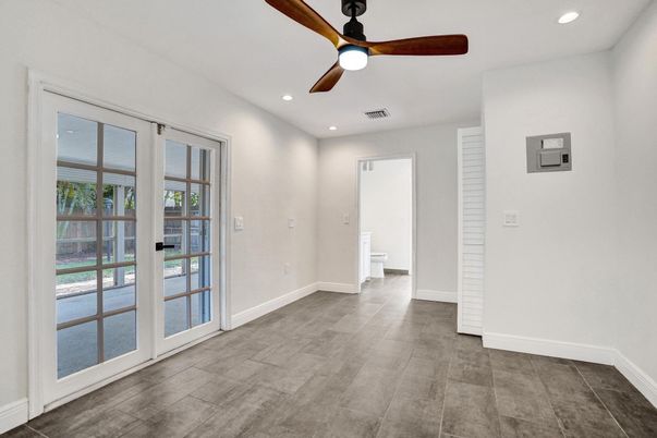 Empty room, Interior, Recessed Lighting