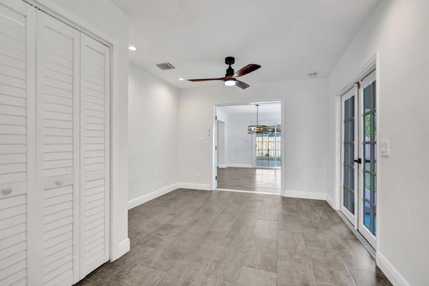 Empty room, Interior, Recessed Lighting