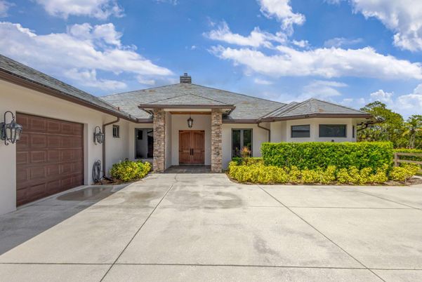 Attached, Exterior, Facade, Ranch