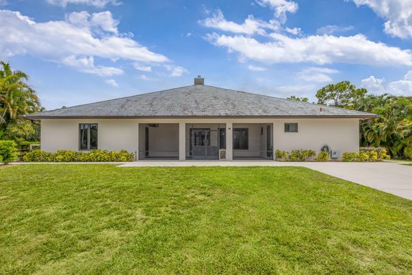 Backyard, Exterior, Facade, Ranch