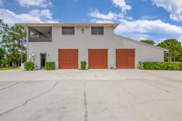 Attached, Exterior, Facade, Modern