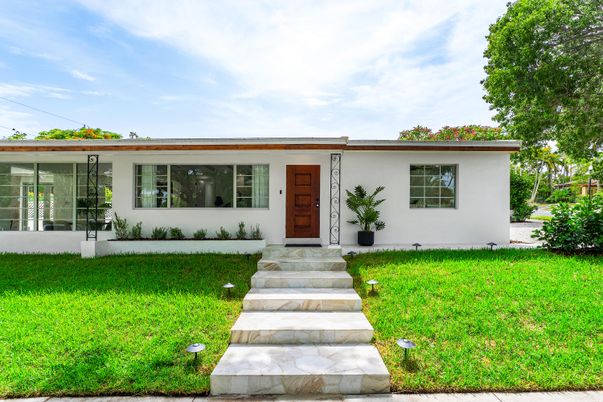 Exterior, Facade, Ranch