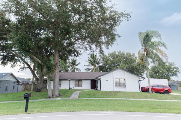 Exterior, Facade, Ranch