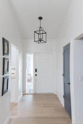 Interior, Pendant Lights, Wood Texture Flooring