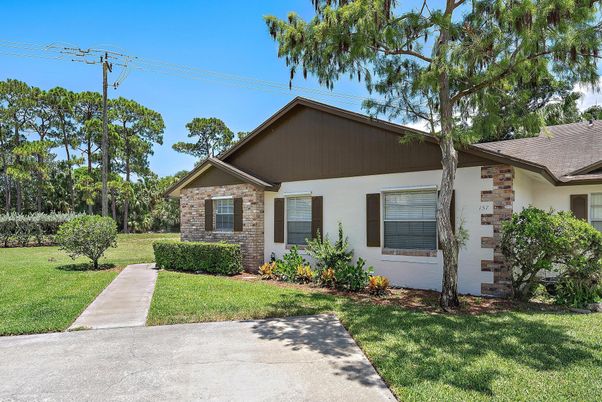 Backyard, Exterior, Facade, Ranch