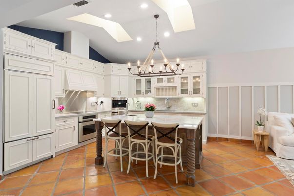 Chandelier, Interior, Kitchen, Recessed Lighting, Stainless Steel Appliances