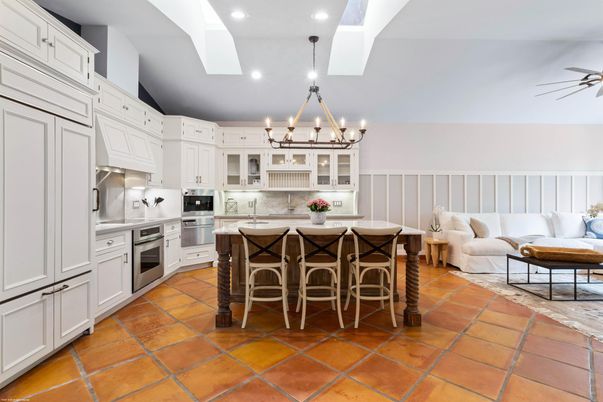 Chandelier, Interior, Kitchen, Living room, Recessed Lighting, Stainless Steel Appliances