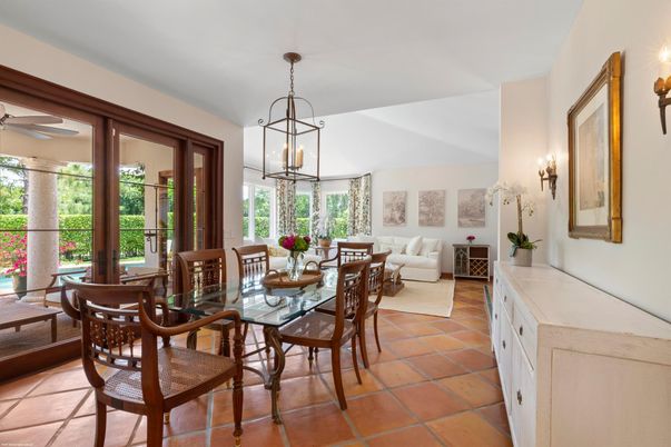 Chandelier, Dining room, Interior, Living room, Pendant Lights
