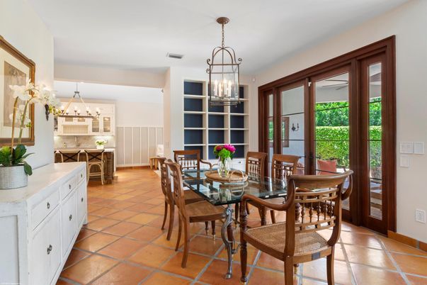 Chandelier, Dining room, Interior, Pendant Lights