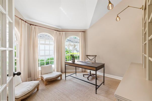 Home Office, Interior