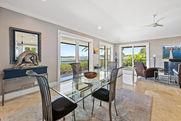 Dining room, Interior, Living room, Recessed Lighting, Water