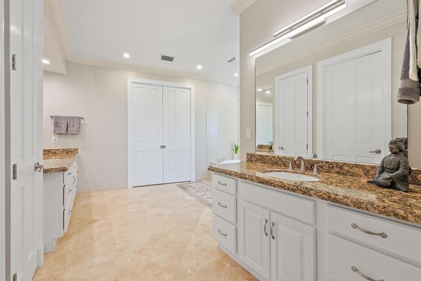 Bathroom, Dual Sink Vanities, Interior, Recessed Lighting