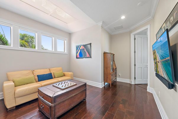 Interior, Recessed Lighting, Wood Texture Flooring