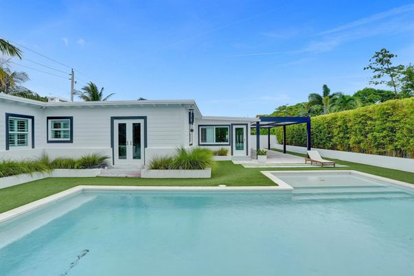 Exterior, Pool