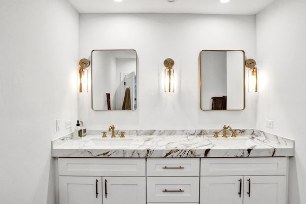 Bathroom, Dual Sink Vanities, Interior, Recessed Lighting
