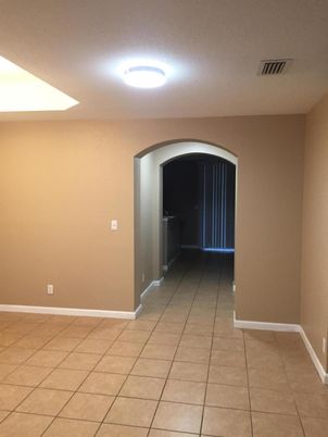 Empty room, Interior