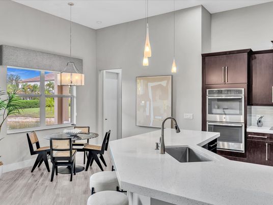 Dining room, Interior, Kitchen, Pendant Lights, Stainless Steel Appliances