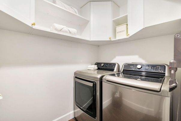 Interior, Washer, Wood Texture Flooring