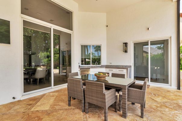 Dining room, Exterior