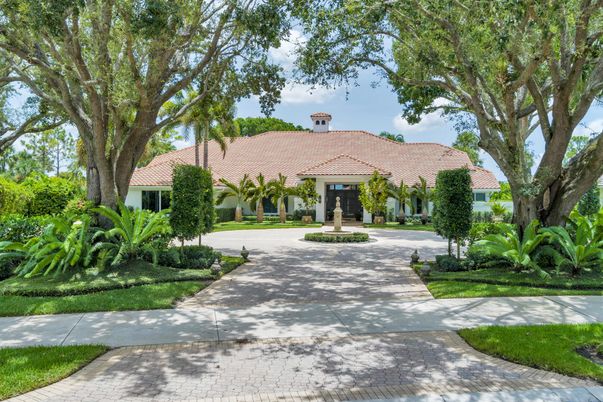 Exterior, Facade, Mediterranean