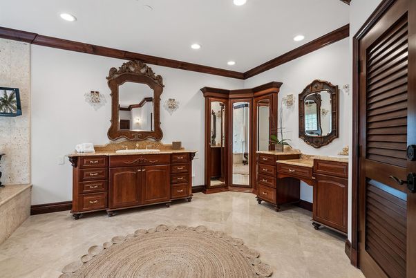 Bathroom, Dual Sink Vanities, Interior, Recessed Lighting