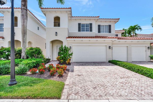 Attached, Exterior, Facade, Mediterranean