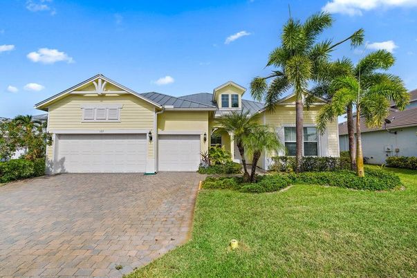 Attached, Exterior, Facade, Ranch
