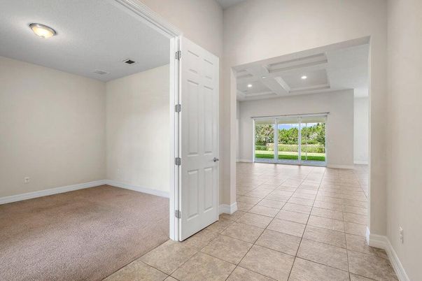 Empty room, Interior, Recessed Lighting