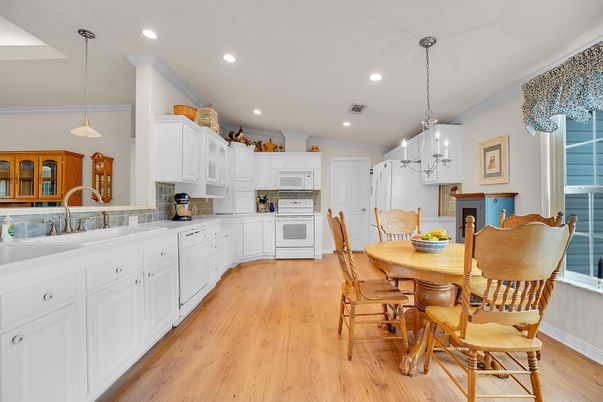 Chandelier, Dining room, Interior, Kitchen, Pendant Lights, Recessed Lighting, Wood Texture Flooring