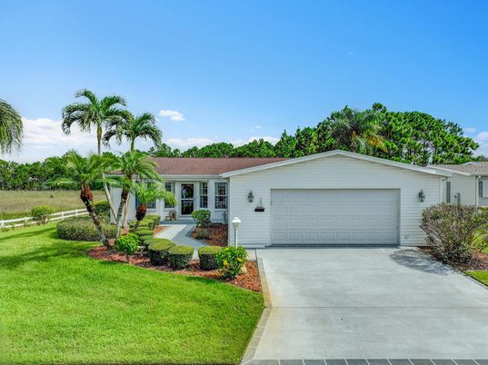 Attached, Exterior, Facade, Ranch