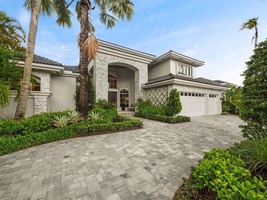 Attached, Exterior, Facade, Mediterranean
