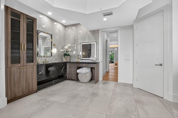 Bathroom, Dual Sink Vanities, Interior, Recessed Lighting