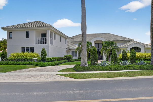 Exterior, Facade, Mediterranean
