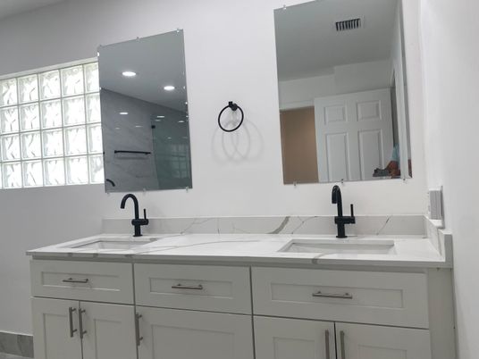 Bathroom, Dual Sink Vanities, Interior, Recessed Lighting