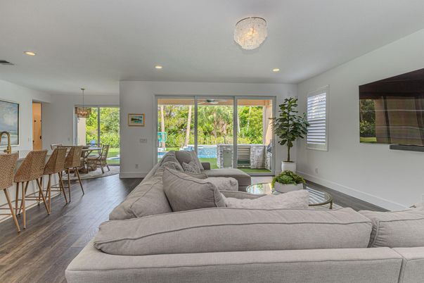 Dining room, Interior, Living room, Pendant Lights, Recessed Lighting, Wood Texture Flooring