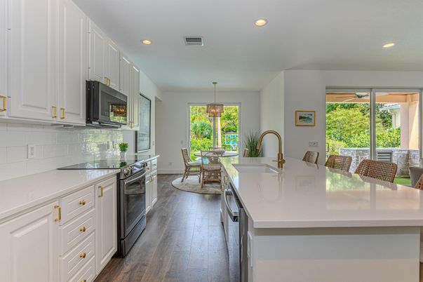 Dining room, Interior, Kitchen, Pendant Lights, Recessed Lighting, Wood Texture Flooring