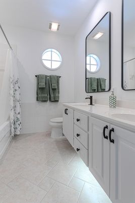 Bathroom, Dual Sink Vanities, Interior
