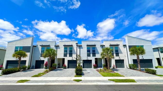 Attached, Exterior, Facade, Modern