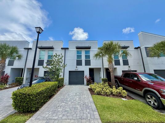 Attached, Exterior, Facade, Modern