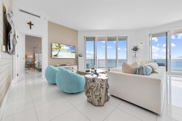 Interior, Living room, Water