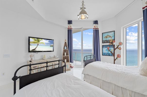 Bedroom, Interior, Water