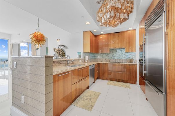Chandelier, Interior, Kitchen, Recessed Lighting, Stainless Steel Appliances
