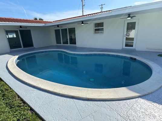 Exterior, Pool