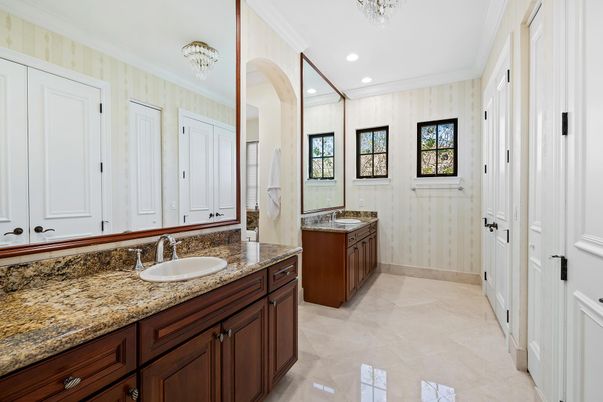 Bathroom, Dual Sink Vanities, Interior, Recessed Lighting